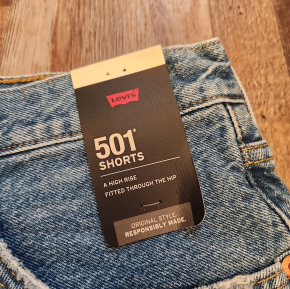 Levi's Women's Premium 501 Original Shorts ​​​​​ - Picture 2 of 8